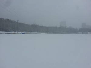 Ganz in weiß. Der Sportplatz am Franzenhaus.