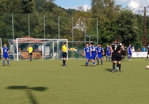 Szene aus dem Hinspiel, dabei unterlagen die Wambe in Brotdorf mit 1:3.