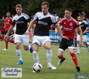 Szene aus dem Hinspiel - dabei führten die Wambe bis in die Nachspielzeit mit 2:1. Am Ende gab es aber trotzdem nur einen Punkt, Köllerbach gleichte in den letzten Sekunden zum 2:2 Endstand aus.