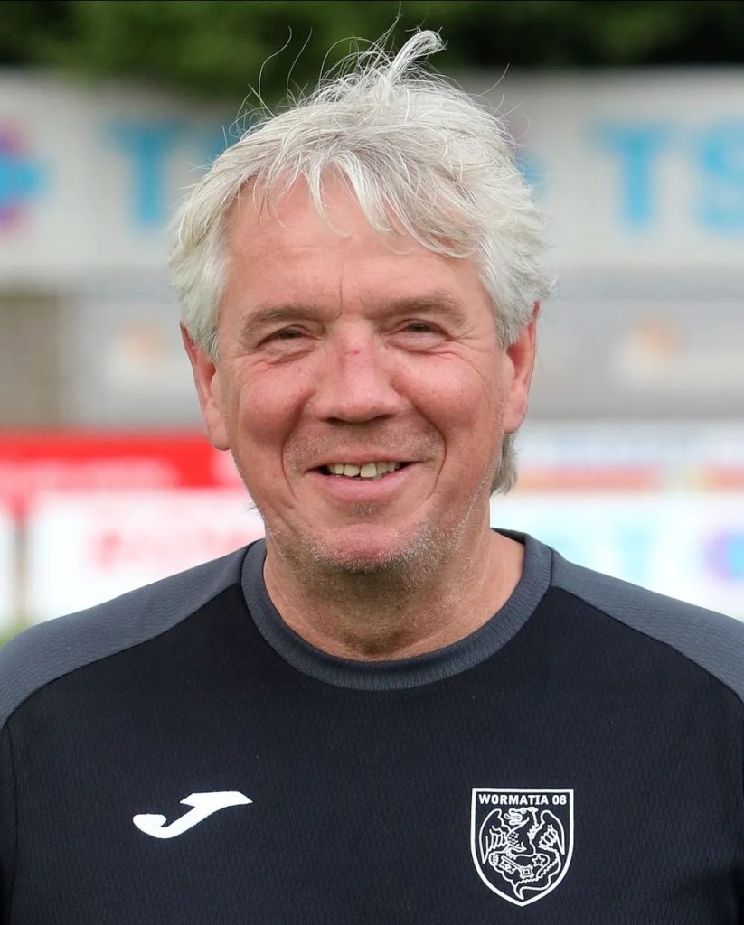 Wormatia-Coach Peter Tretter (57) möchte mit seiner Mannschaft schnell wieder Relegationsplatz 2 zurück erobern. Foto: Fupa Wormatia Worms.